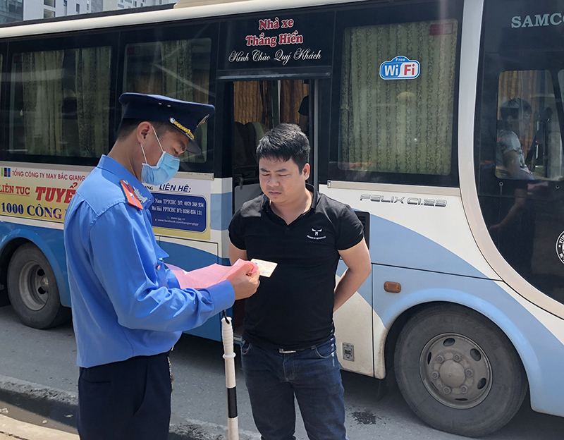 Thanh tra sở GTVT Hà Nội đã kiểm tra, lập biên bản xử lý vi phạm hành chính 8.944 trường hợp, phạt tiền 24,92 tỷ đồng, tạm giữ 112 phương tiện, tước quyền sử dụng giấy phép Lái xe có thời hạn 874 trường hợp, tước phù hiệu 178 phương tiện. (Ảnh minh họa)
